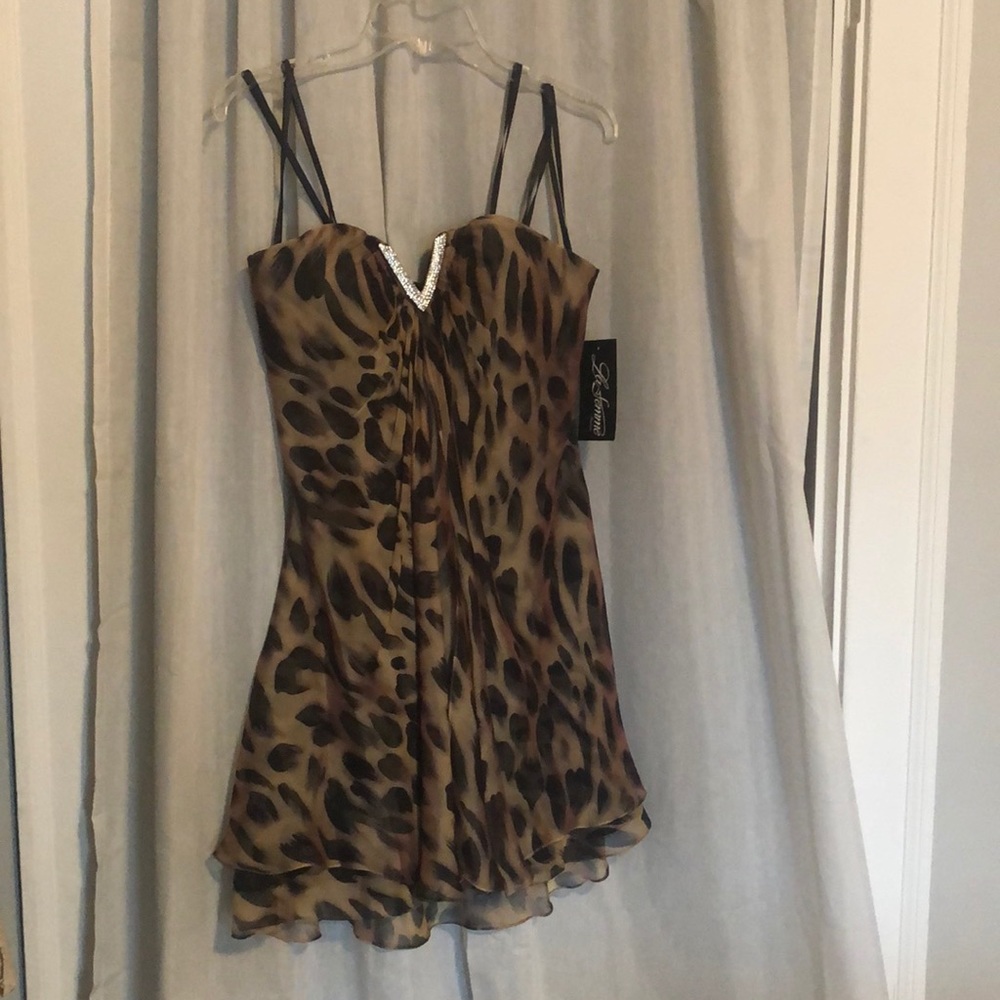 Animal print short strapless dress
